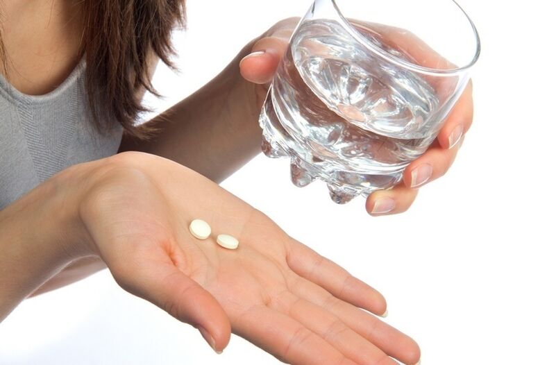 Einnahme von Pillen gegen zervikale Osteochondrose